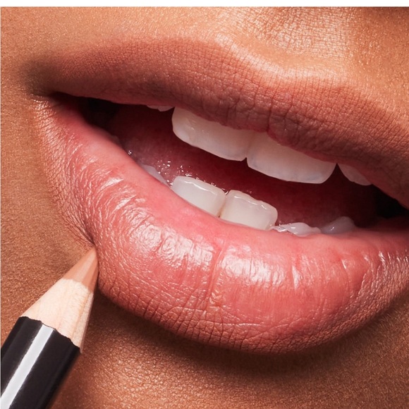 GXVE BY GWEN STEFANI Makeup Bundle - Picture 8 of 15